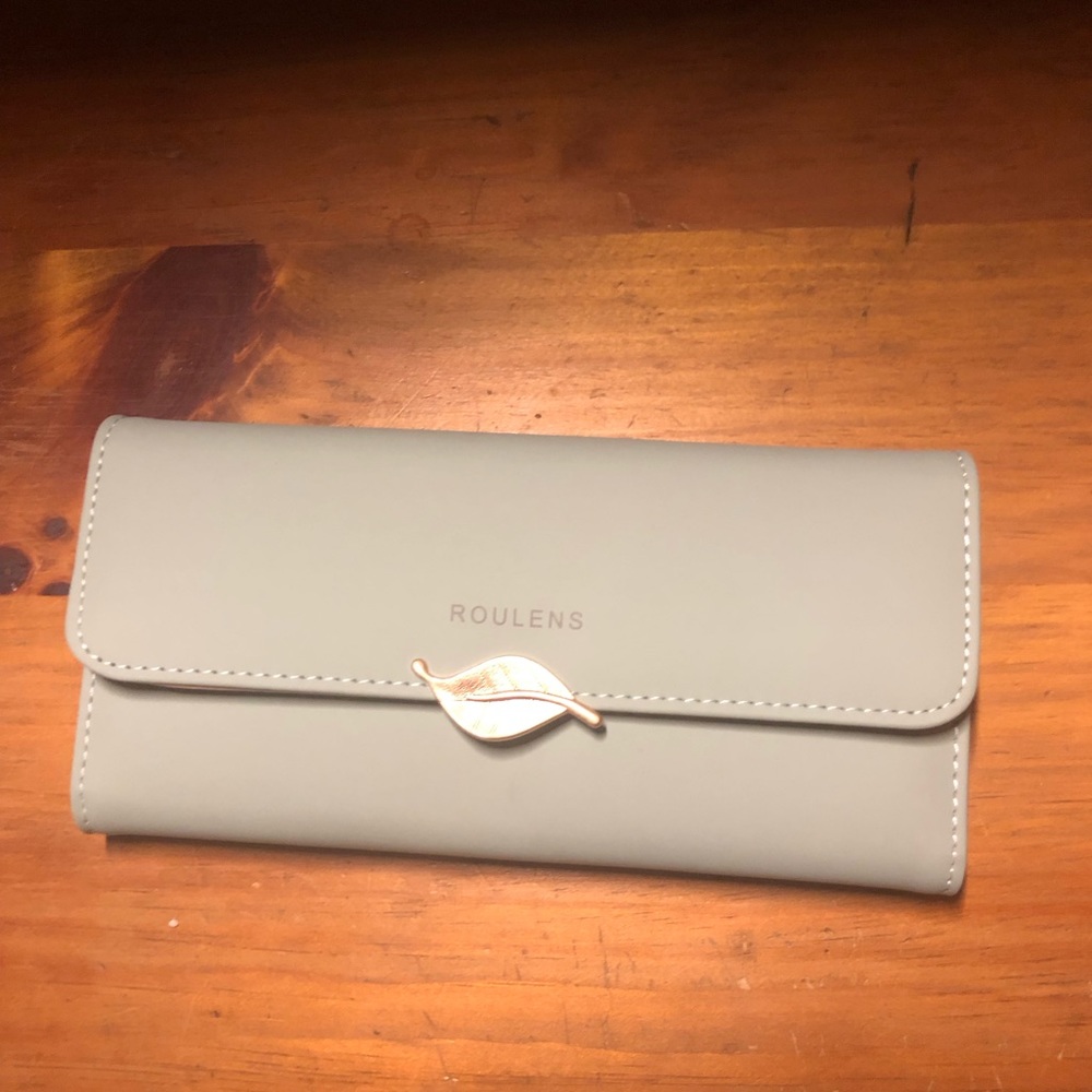NWOT Roulens long wallet